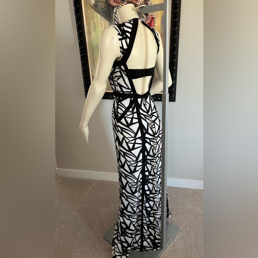 BCBGMAXAZRIA “Daniela” Sleeveless A-Line Gown – Size 2 - Picture 12 of 16